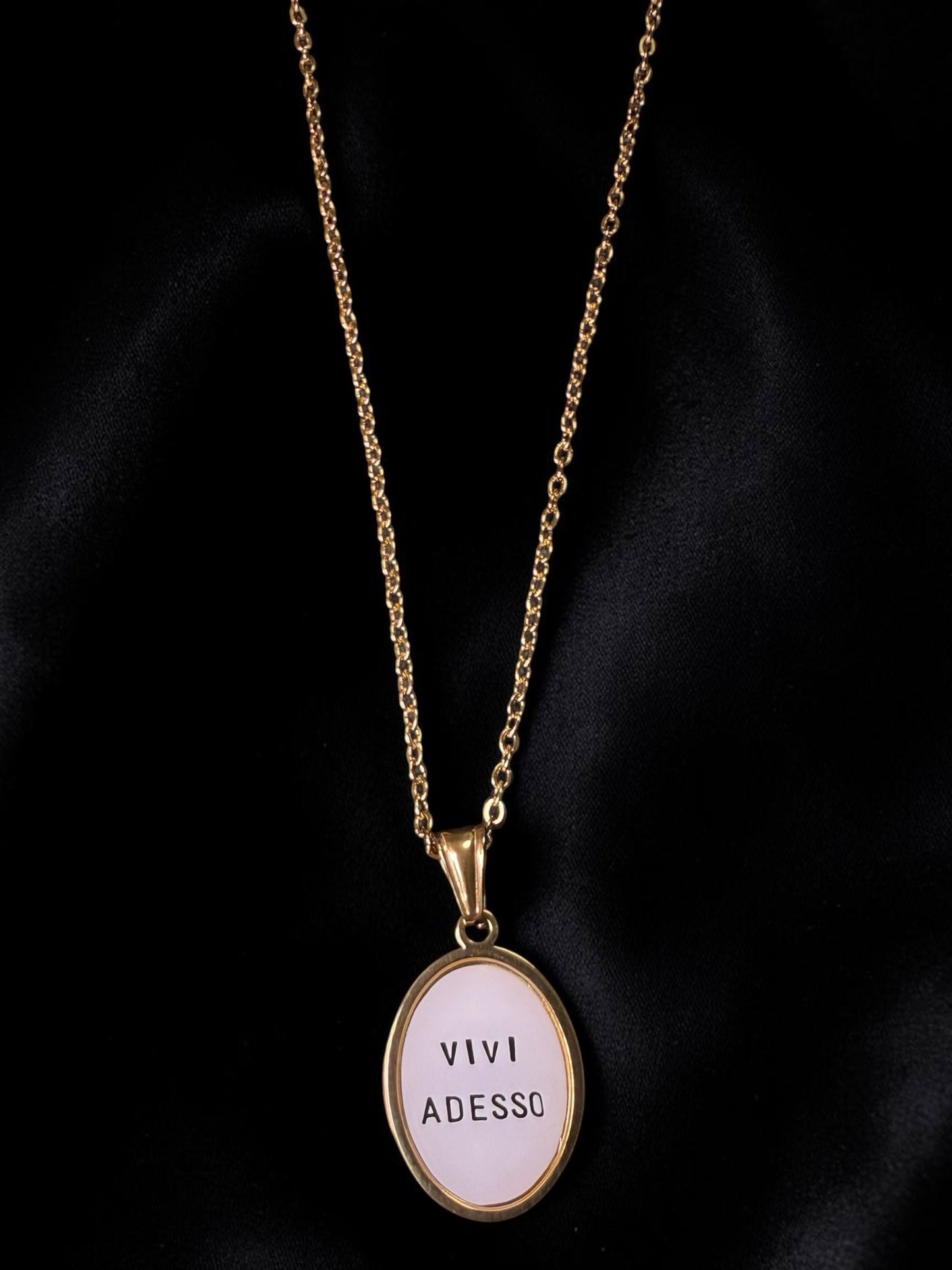 Collana VIVI ADESSO